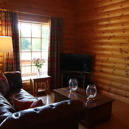 Strathisla - Luxury Two Bedroom Log Cabin With Private Hot Tub & Sauna Berwick Upon Tweed Exterior photo
