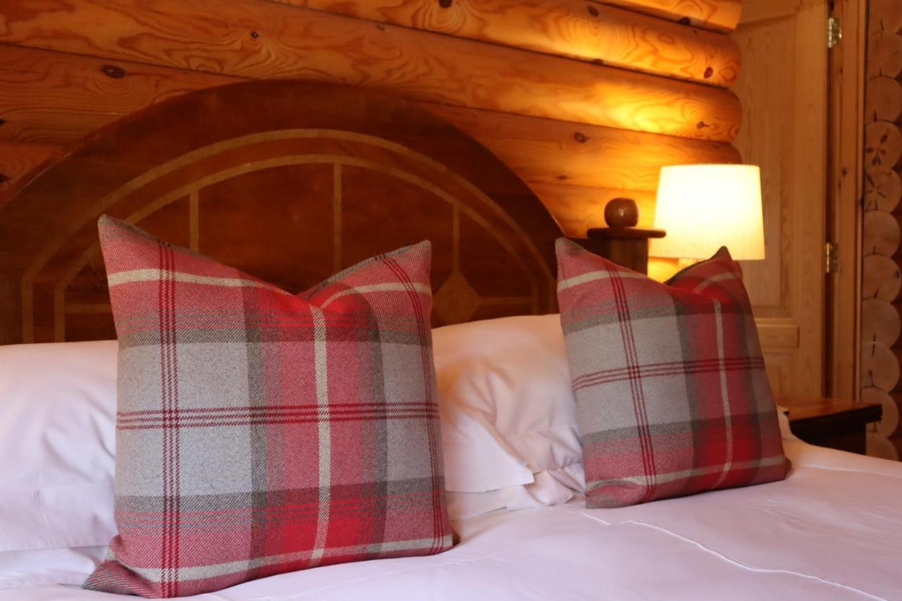 Strathisla - Luxury Two Bedroom Log With Private Hot Tub & Sauna