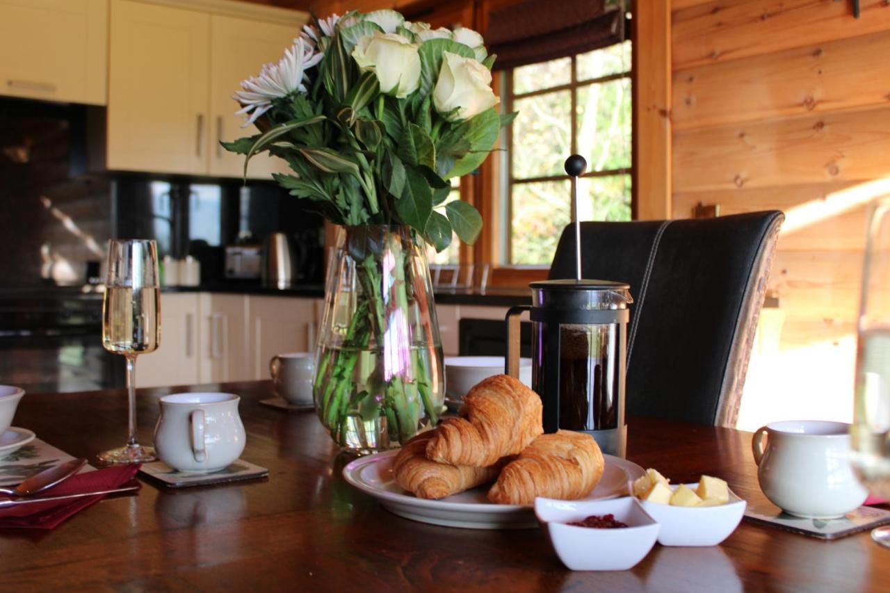 Chalet Strathisla - Luxury Two Bedroom Log With Private Hot Tub & Sauna