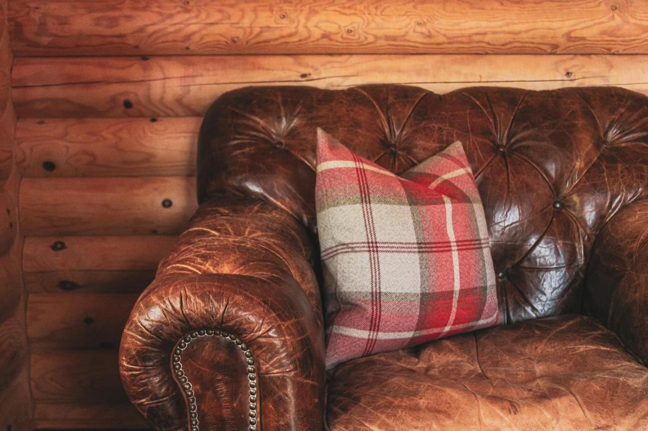 Strathisla - Luxury Two Bedroom Log With Private Hot Tub & Sauna Chalet