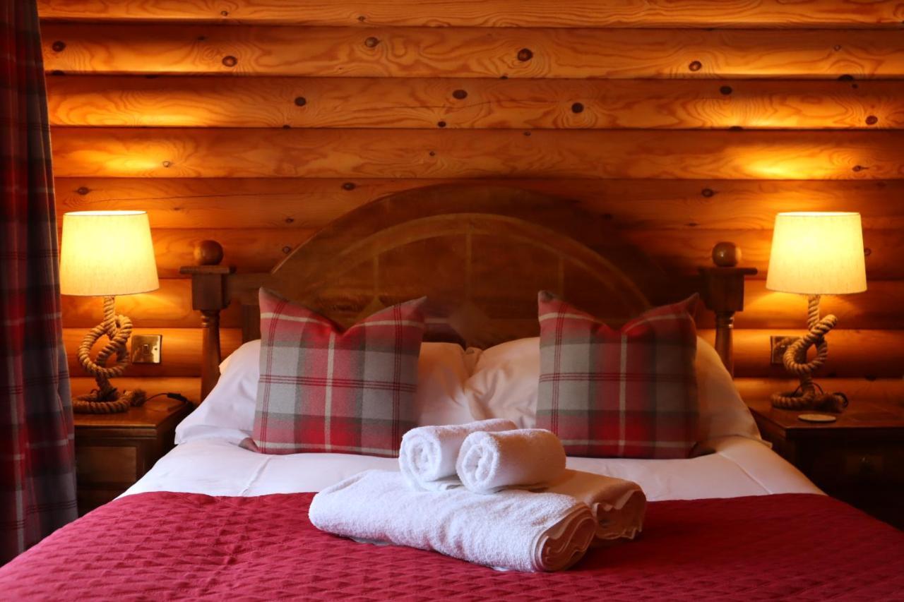 Strathisla - Luxury Two Bedroom Log With Private Hot Tub & Sauna * Berwick Upon Tweed